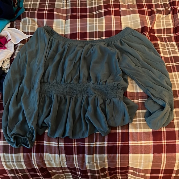 Doing a closet clean out! Let me know what your interested in - Picture 11 of 14